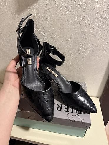 Qadın ayaqqabıları: Qadın ayaqqabısı – klassik qara rəng - Model: Açıq yanlı, sivri — 2