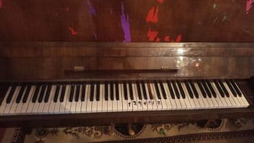 Akkustik piano – upright tipli, taxta korpuslu. Klaviatura 88 klavidən lalafo.az -da Akkustik piano – upright tipli, taxta korpuslu. Klaviatura 88 klavidən