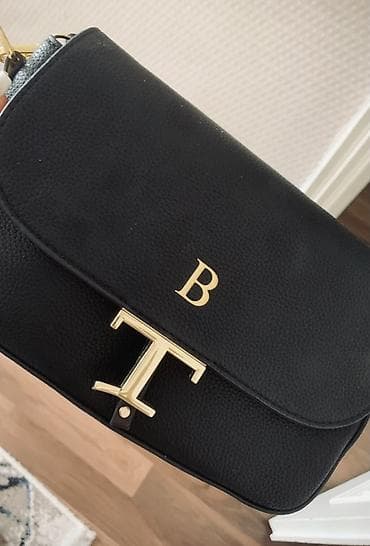 Çantalar: Qara çiyin çantası – qızılı detallarla - Rəng: mat qara - Material — 1