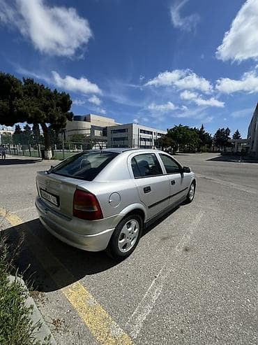 Opel: Opel Astra G hatchback – gümüşü rəng, 5 qapı, 5 yerlik salon. Texniki — 3