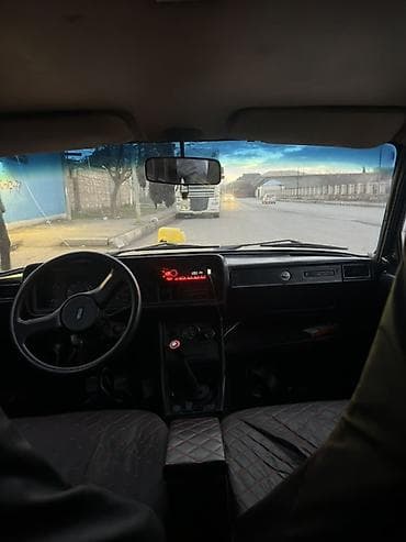 Автозапчасти: VAZ 2107 sedan - Korpus: 4 qapılı sedan, tünd qırmızı rəng, klassik — 8