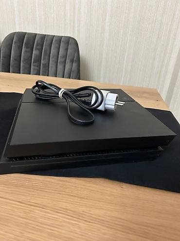 ps3 pultu: PS4 super vezyetde hec bir problemi yoxdur.Pult yoxdur.500gb yaddaw — 2