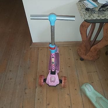 Salam, uşaqlar üçün 3 təkərli scooter az işlənmişdir musiqilidir