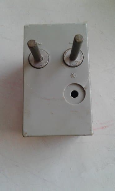 işıq dirəklərinin satışı: Sovet istehsalı olan aşağı gərginlikli adaptor satılır. Yalnız şəkildə — 3