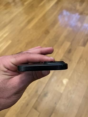 102 ekran tv: IPhone 15, Qara — 6