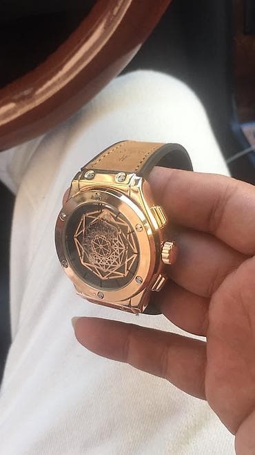 smart saat satilir: Hublot rengi getmeyen remeni qoxulu shushesi cizilmayan A+++++ qeshey — 1