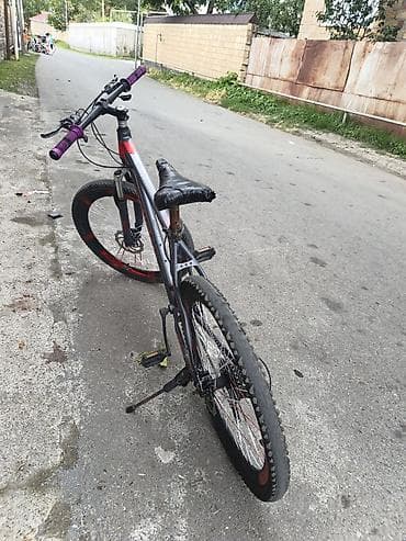 Dağ/şəhər tipi velosiped - Çərçivə: yüngül alaşımlı, mat