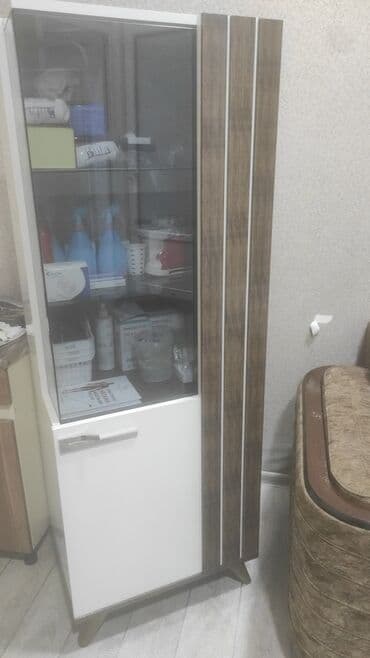 Şüşəli dolab vitrini, Yeni