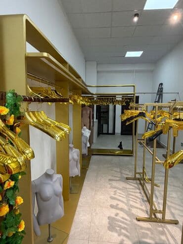İstehsal avadanlığı: Magaza uchun vitrinler,resepshin,stol stullar,3boyuk maneken,8 balaca — 4