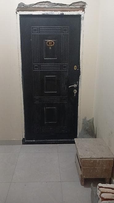 Dəmir giriş qapısı - Rəng: qara - Material: möhkəm metal/dəmir