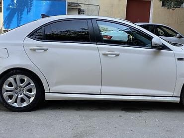 MG 6 sedan – ağ rəngli, şəhər və tras üçün rahat və qənaətcil model