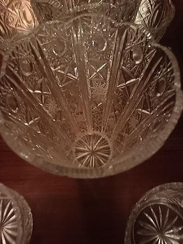 xalca gulu: Bir vaza, Xrustal — 2