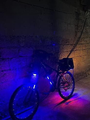 velesebetler: LED işıqlarla təchiz olunmuş xüsusi tərtibatlı dağ velosipedi - Gecə — 2