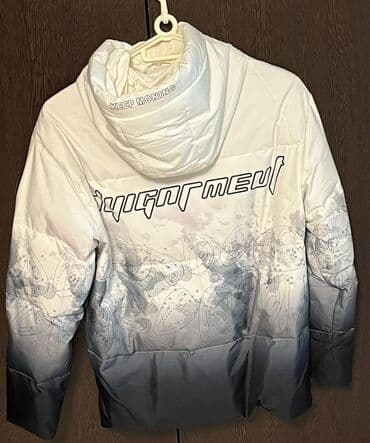 Qışlıq kapüşonlu gödəkçə - Rəng keçidi: ağdan tünd boz/qaraya doğru