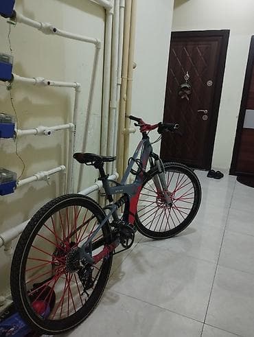 велосипед купить: Şəhər/dağ tipli velosiped - Rəng: boz-qırmızı çərçivə, qırmızı şpilli — 3