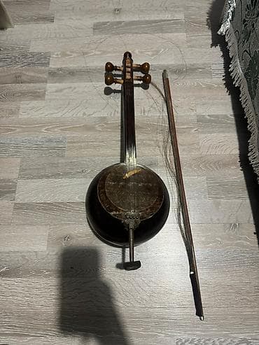 Книги и журналы: Kamança – milli simli-yaylı musiqi aləti Xüsusiyyətlər: - Klassik — 4