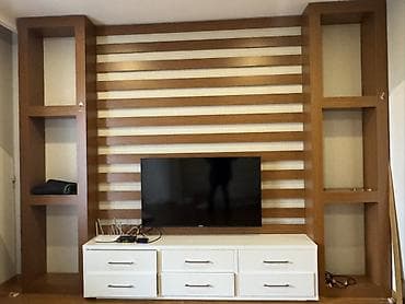 guzgu divar: Düz TV altlığı, Polkalı, Taxtalı — 1