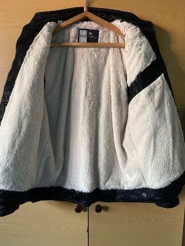 Köynəklər: Qara ici mexli kurtkadir. Ela veziyyetdedir. Razmer M-L
Whtsp var — 4