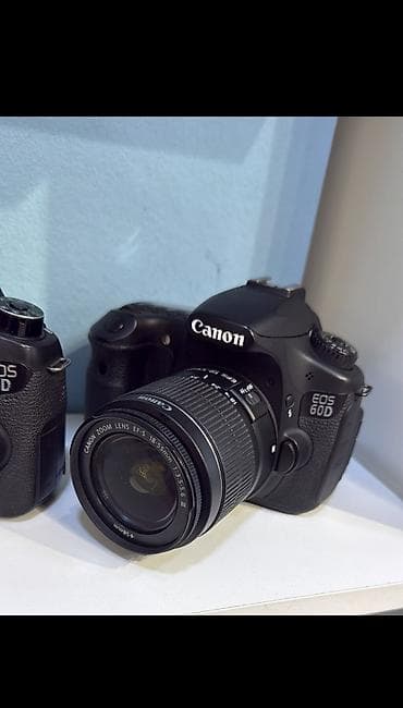 hdm: Canon EOS 60D DSLR fotoaparat + Canon Zoom Lens EF-S 18-55mm f/3.5-5.6 — 1