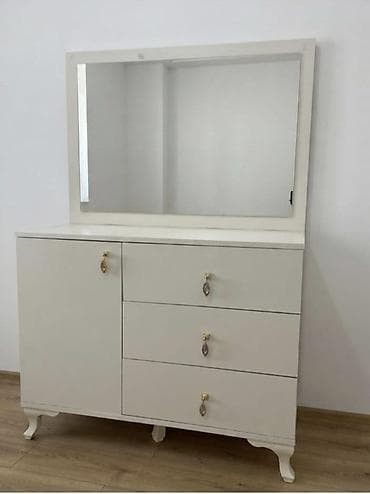 plastik dolabı: Yataq mebeli 590 manat Catdirilma qurasdirilma odenisle.Olcu dolab E — 7