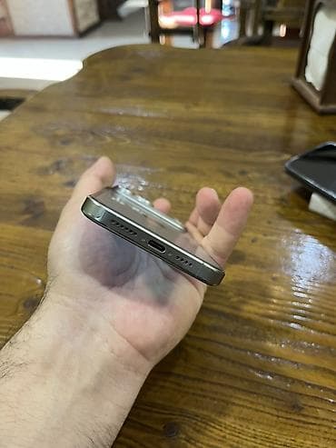 ayfon 4: IPhone 15 Pro Max, 256 GB, Gümüşü, Simsiz şarj — 6