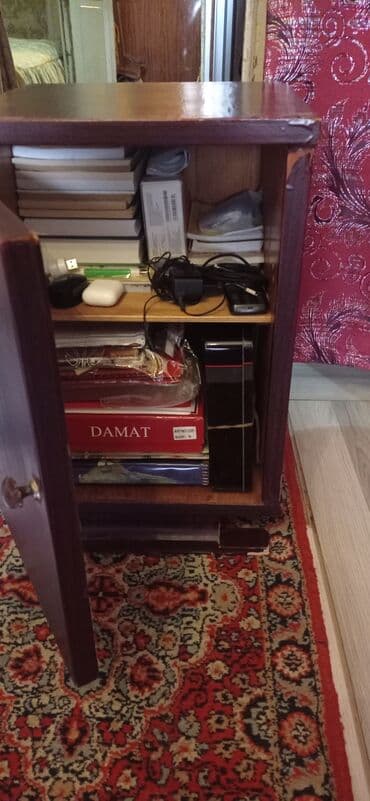 tək nəfərlik dolab: İşlənmiş, Açılan, 1 qapı Düz dolab — 2