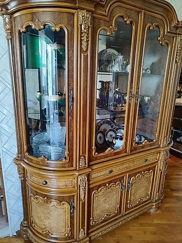 Bufetlər: Klassik üslubda vitrinalı bufet - Material: təbii ağac (şpon və oyma — 3