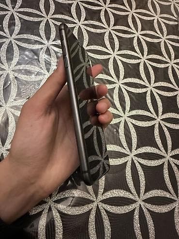 iphone 11 ikinci el: IPhone 8 Plus, 64 GB, Qara, Barmaq izi — 6