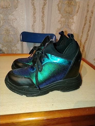 Parlaq effektli uşaq idman ayaqqabısı - Model: bağcığlı krossovka -