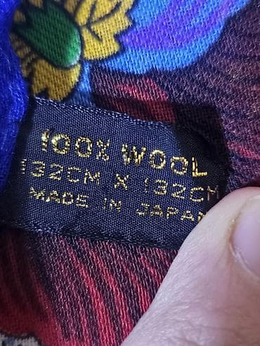 yun palaz: 100% yun (etiketdə göstərilib)
Yaponiskı şal
-Ölçü: 132 sm x 132 sm — 4