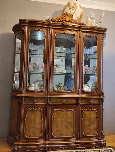 vitrin polkalar satilir: Klassik üslublu vitrin-bufet - Material: ağac konstruksiya, üzərində — 1