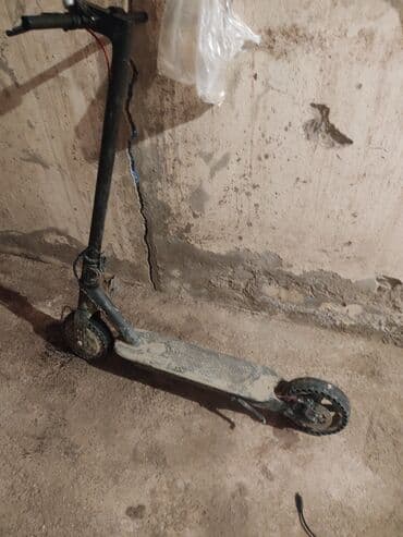 Электросамокаты: Б/у Электросамокат 10", 751 - 1000 Вт, 26 - 35 км/ч, Платная доставка, Бесплатная доставка, Самовывоз — 1