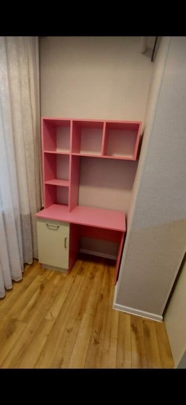 школьные парты и стулья: Для девочки и мальчика, Новый, С выдвижными ящиками, Письменный стол, Без стульев — 2