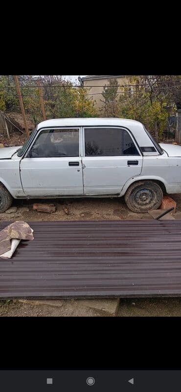 maşın cxol: Tek kosmetikaya ehtiyacı var təkərləri təzə salon səliqəli bir maşın — 1