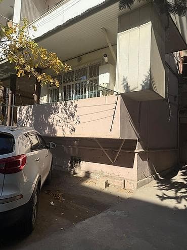 celilabadda kiraye evler: 26cı məhəllər 4/1 orta ev 3otaq stalinka kirayə verilir Evdə — 1