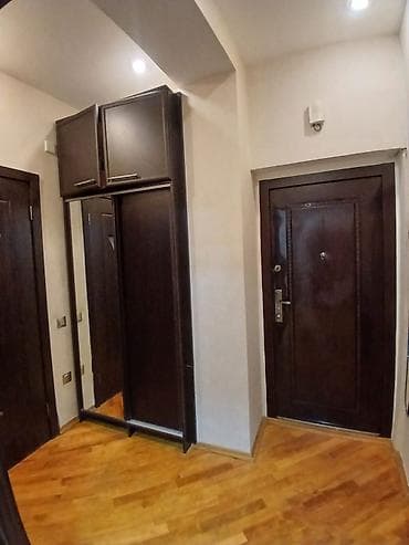 kiraye ev korogluda: Evdə hal hazırda 3 xanım qalır 1 nefer xanım axtarılır.Zal ümumi — 4