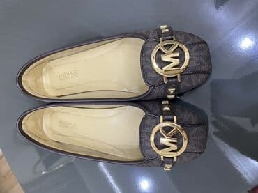 makasin: 1-2 dəfə geyilib, 70 AZN satılır, 
Michael Korsdan alınıb 165 AZN — 1