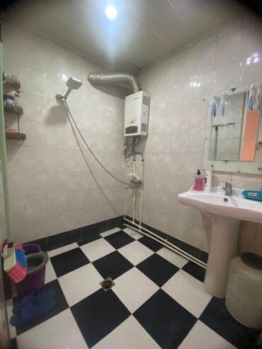 9 mkr kirayə evlər: 4 otaqli menzil sumqayit şeher 12ci mikrorayonda yerlesir,orta — 7
