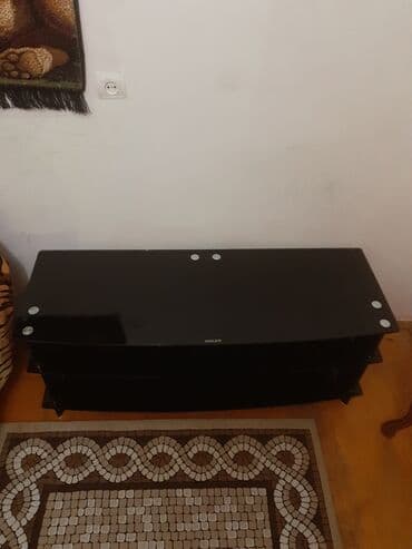 20 yanvar sekil: Düz TV altlığı, Polkalı, Şüşəli — 1