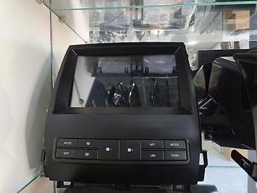 Avtomobil üçün mərkəzi konsol multimedia/klimat blokunun ön paneli -