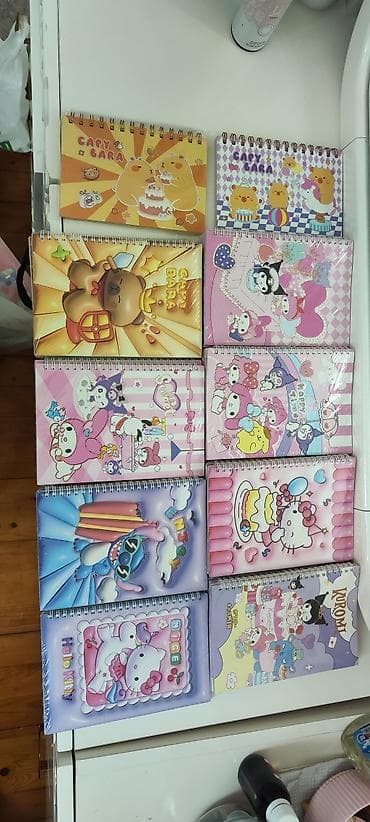 rəngli qələmlər: Qiymət- böyük spiral dəftərlər 2 azn, balaca zərli bloknotlar 1.50(3 — 1