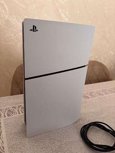 Sony Playstation 5 Slim 1 TB yaddas Kecen ilin dekabrinda almisam, cox