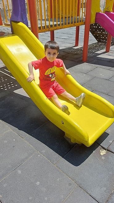 Salam analar.bina evinde oluram.evimde usaqa baxiram.seliqeli sebirli — 1