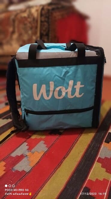 Restoran manqalları: Salam. WOLT kuryer sumkası satılır kurtkası ilə birlikdə. cırığı — 2