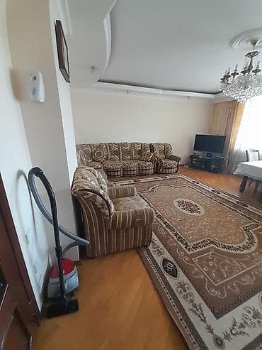 bine sovxoz: Gənclik metrosuna yaxın, Ayna Sultanova heykəli və İstanbul NS — 2