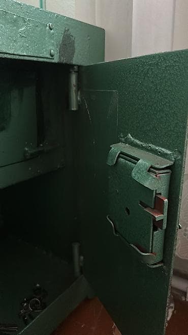 seyfler: ✅ Metall seyf – yaşıl rəngdə, tək qapılı, açarlı. ☑️ qalın metal — 5