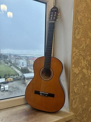 saz dersleri: Klassik akustik gitara – 4/4 tam ölçü - Korpus: parlaq laklı klassik — 1