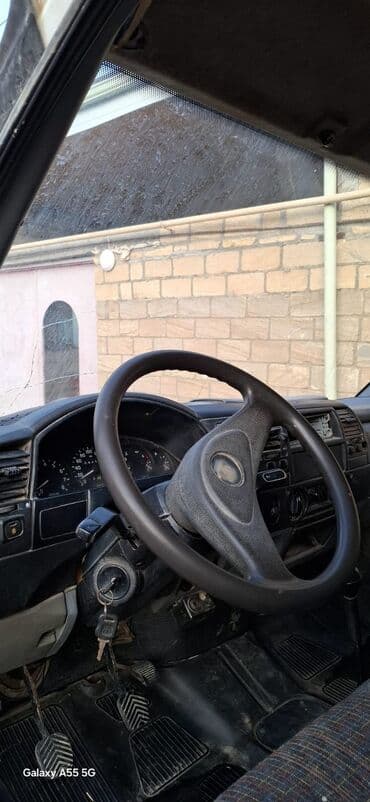 zmz mator: Yük Daşıma Furqonu – ağ rəngli, qapalı “bort”/konteyner tipli kuzov — 6