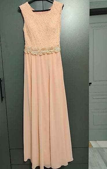 Zərif şaftalı rəngində uzun ziyafət geyimi. Üst hissə incə naxışlı