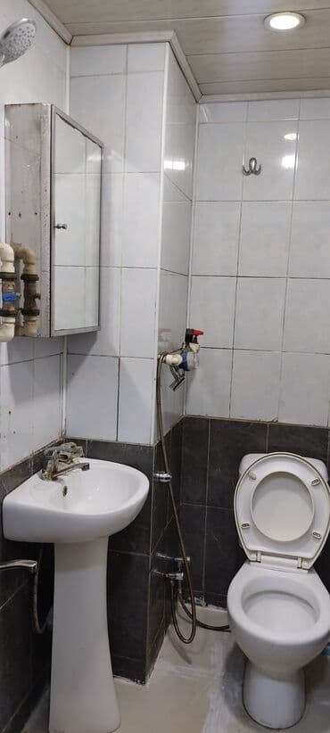 Сниму квартиру: Kirayə üçün 2otaqlı mənzil. Təsvir: - Daxili plan: zal, ayrıca yataq — 2